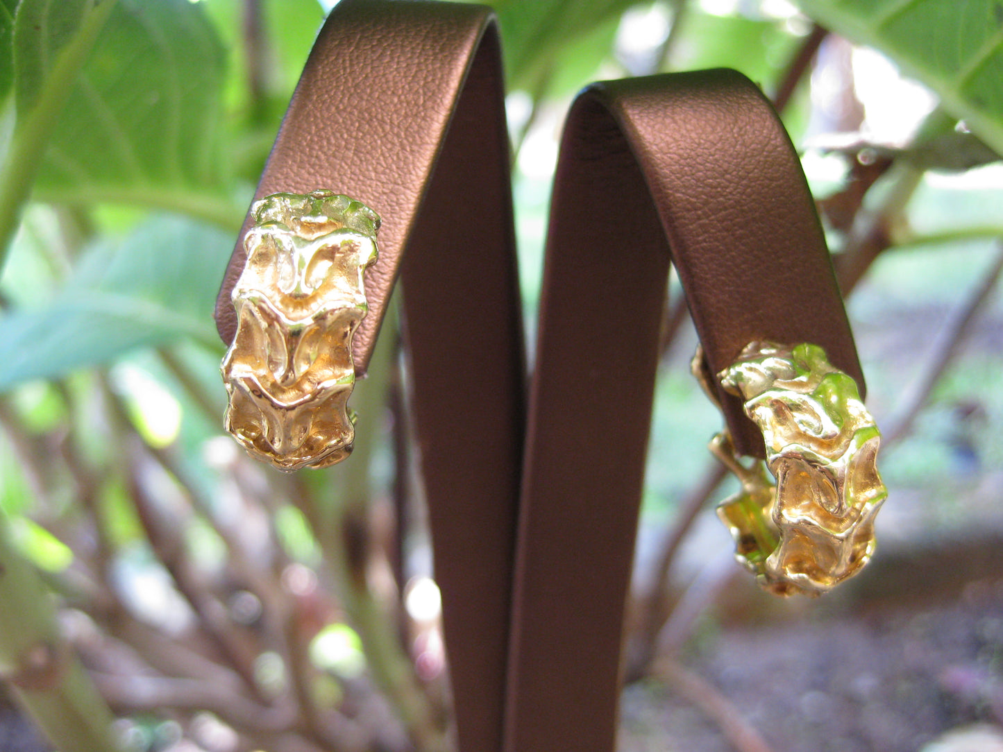 Large Vertebrae Hoop Earrings in Yellow Gold